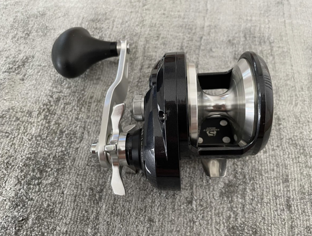 Shimano 20 TORIUM 2000HG Saltwater Baitcasting Reel In Box
