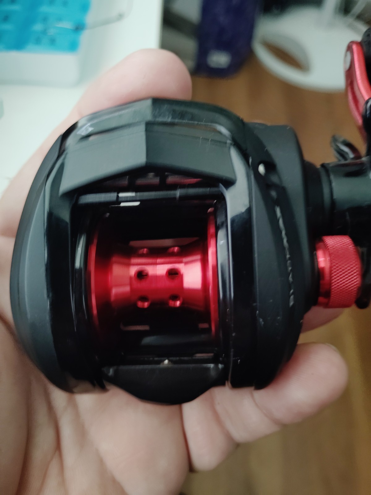 Abu Garcia Black Max BMAX3 Low Profile Baitcast Reel 6.4:1 5BB RH 15lb