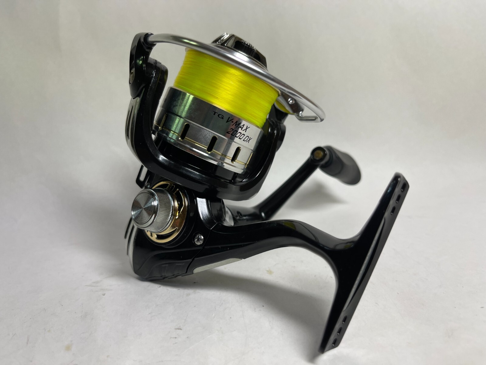* Daiwa Sport Line TG V-MAX 2000 DX Spinning Reel with Nylon Line 8lb-150m