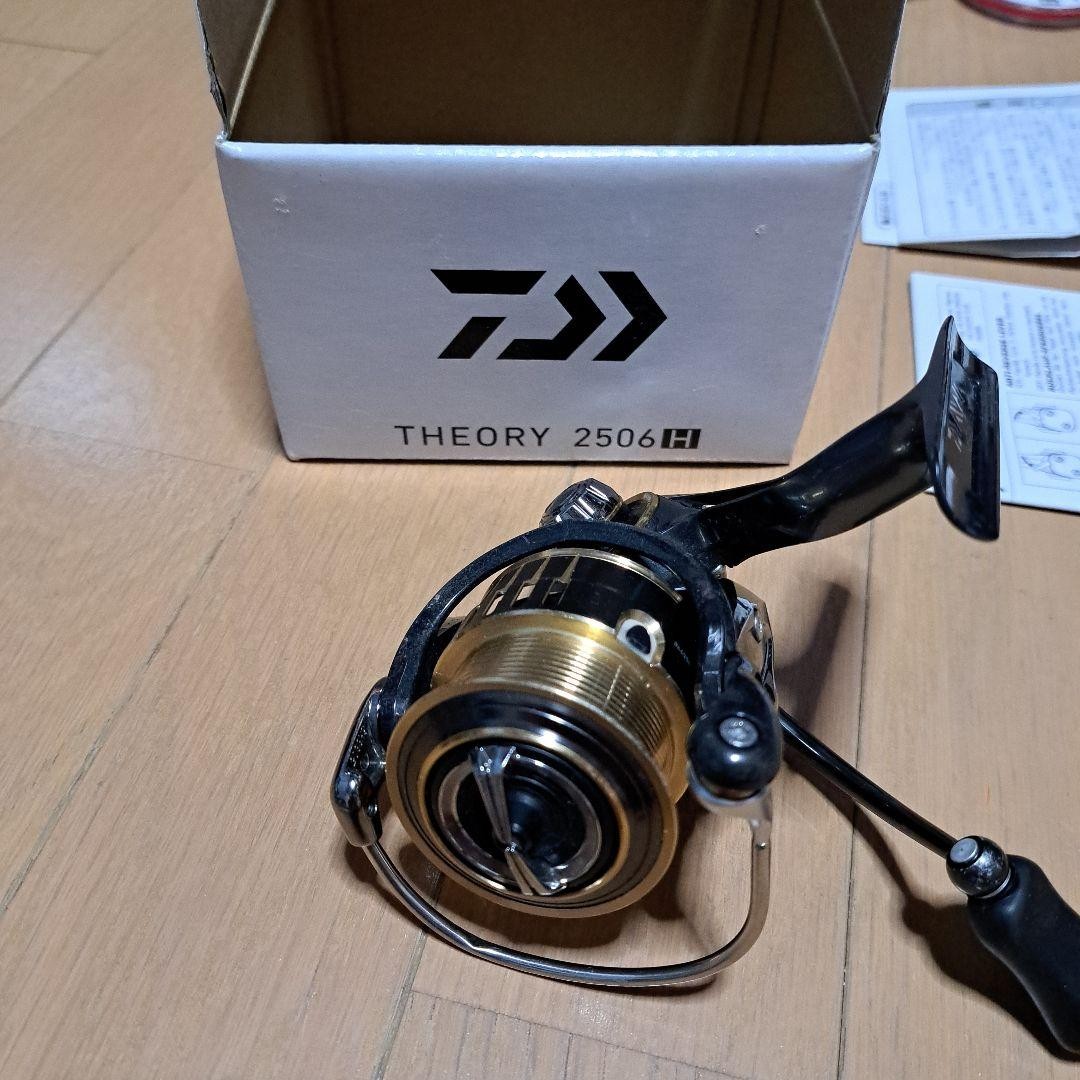 Daiwa THEORY 2506H Spinning Reel with Box and Accessories