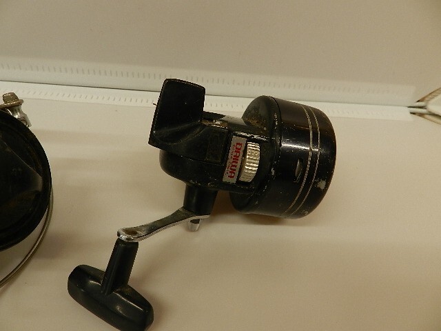 LOT OF 2 Vintage Daiwa REEELS 402A Spinning Reel AND OTHER UNMARKED MODEL