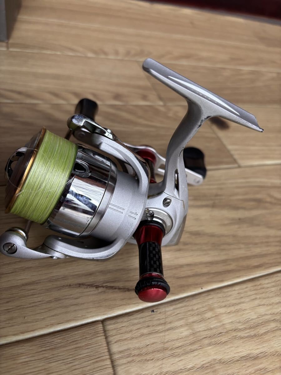 Daiwa LUVIAS 2506 Spinning Reel with Premium Omamori-kun, Breaden W Handle, and