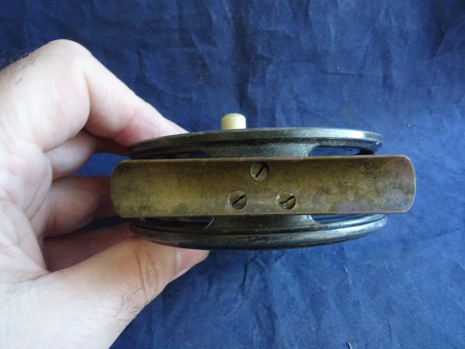 RARE SIZE 4″ MEDIUM WIDTH J W YOUNG PATTERN 1 LIGHT SALMON REEL WITH AGATE GUARD
