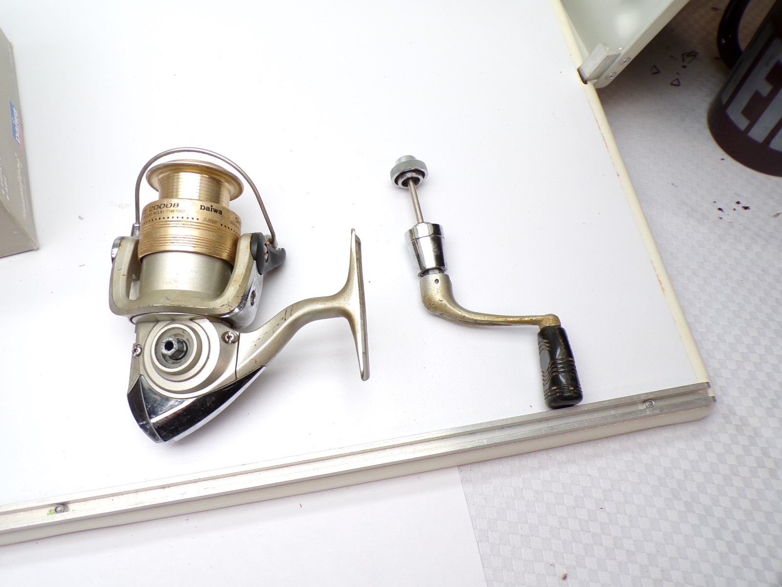 Daiwa LT2000B Sweepfire Spinning Reel – Gold/Silver
