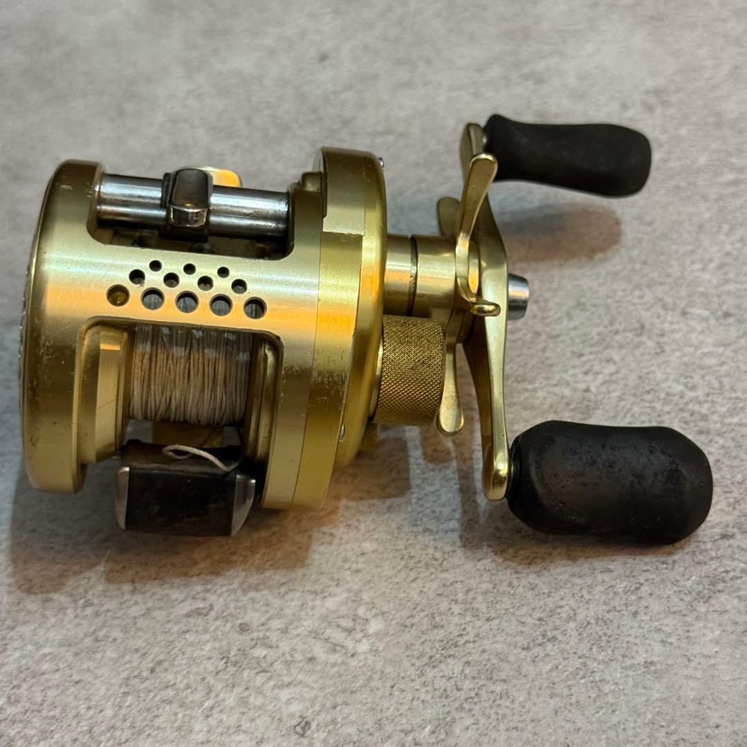 [Used] SHIMANO CALCUTTA CONQUEST 200 RH440 Baitcasting Reel Gold – From JAPAN