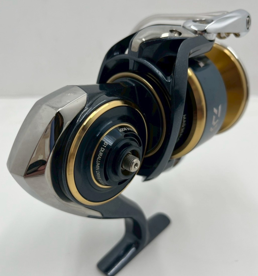 DAIWA 20 SALTIGA 14000-XH Premium Offshore Spinning Reel Made in Japan Excellent