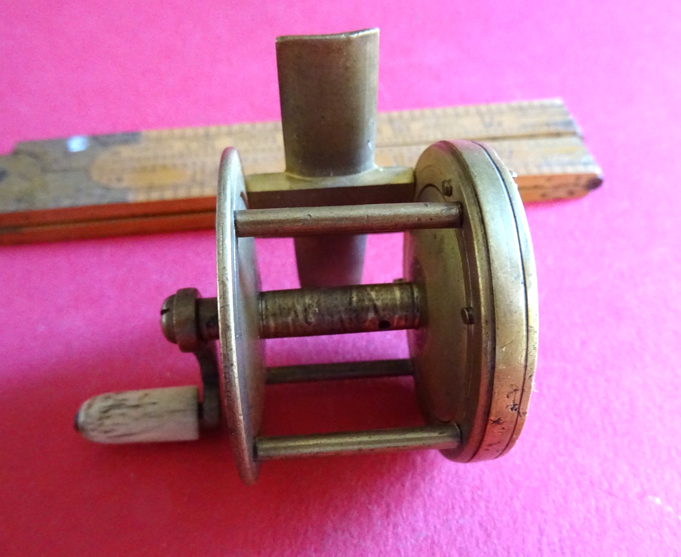 A NICE ANTIQUE MID VICTORIAN 2″ BRASS TROUT WINCH FISHING REEL