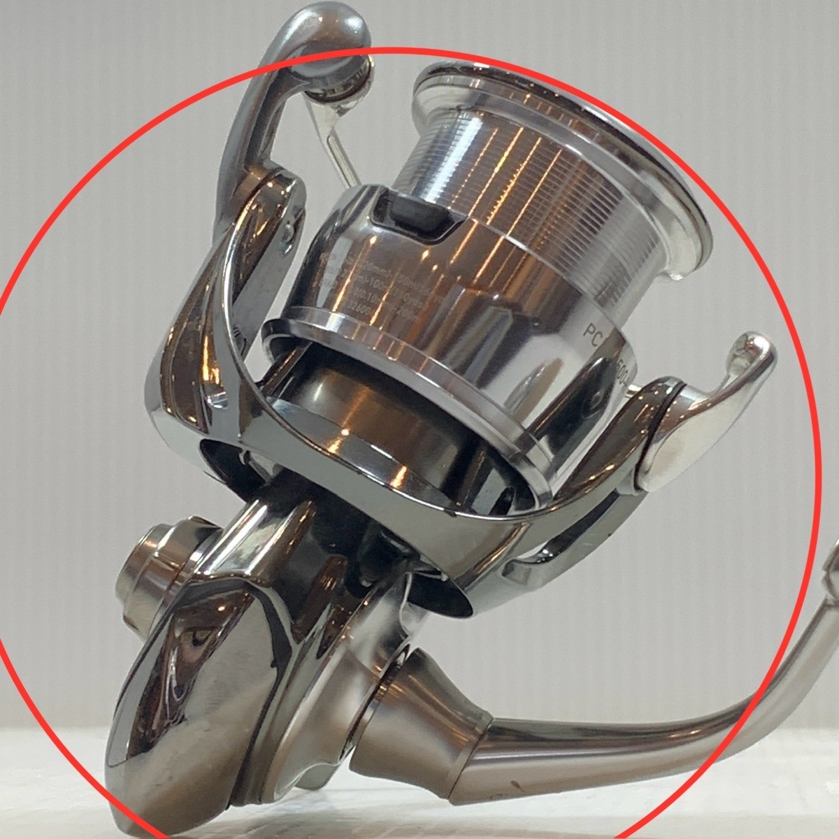 Daiwa Reel Spinning 22Exist Pc Lt2500-H 000869 Slp Knob 00061112 326004. Scratch