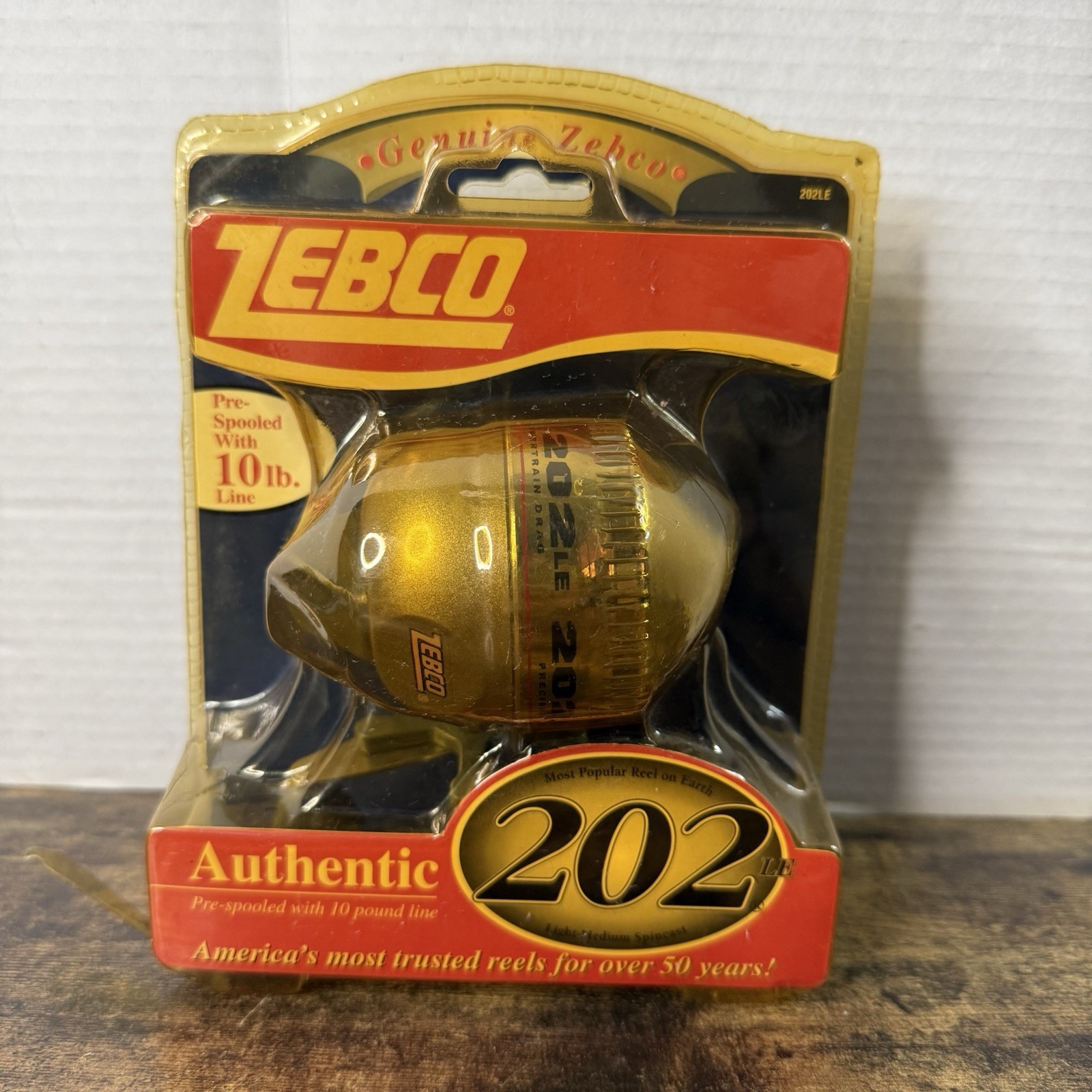 VINTAGE New Zebco 202 Spincast Reel Wide Range Adjustable Drag 10lb Line2 002