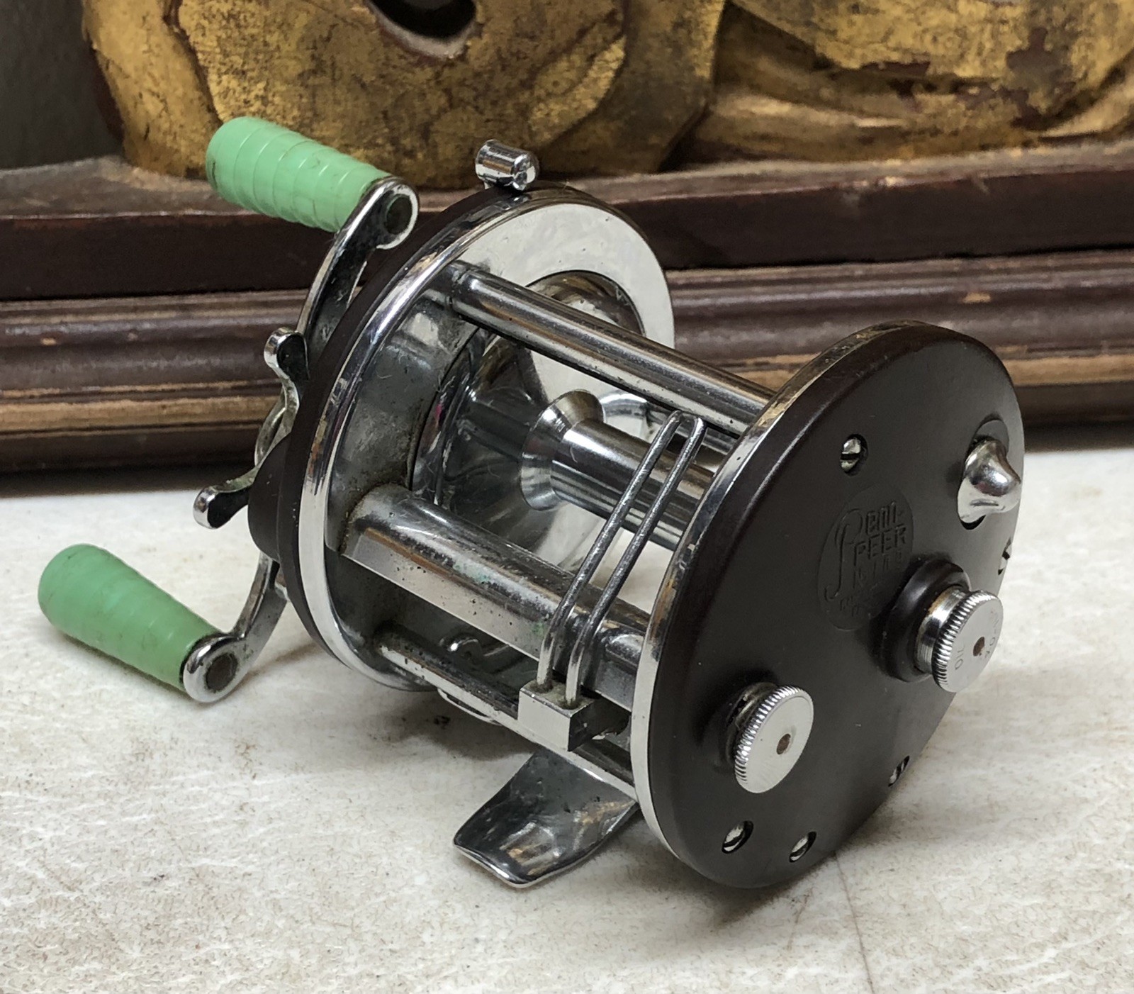 PENN PEER NO 109 FISHING REEL VINTAGE – Green Handle