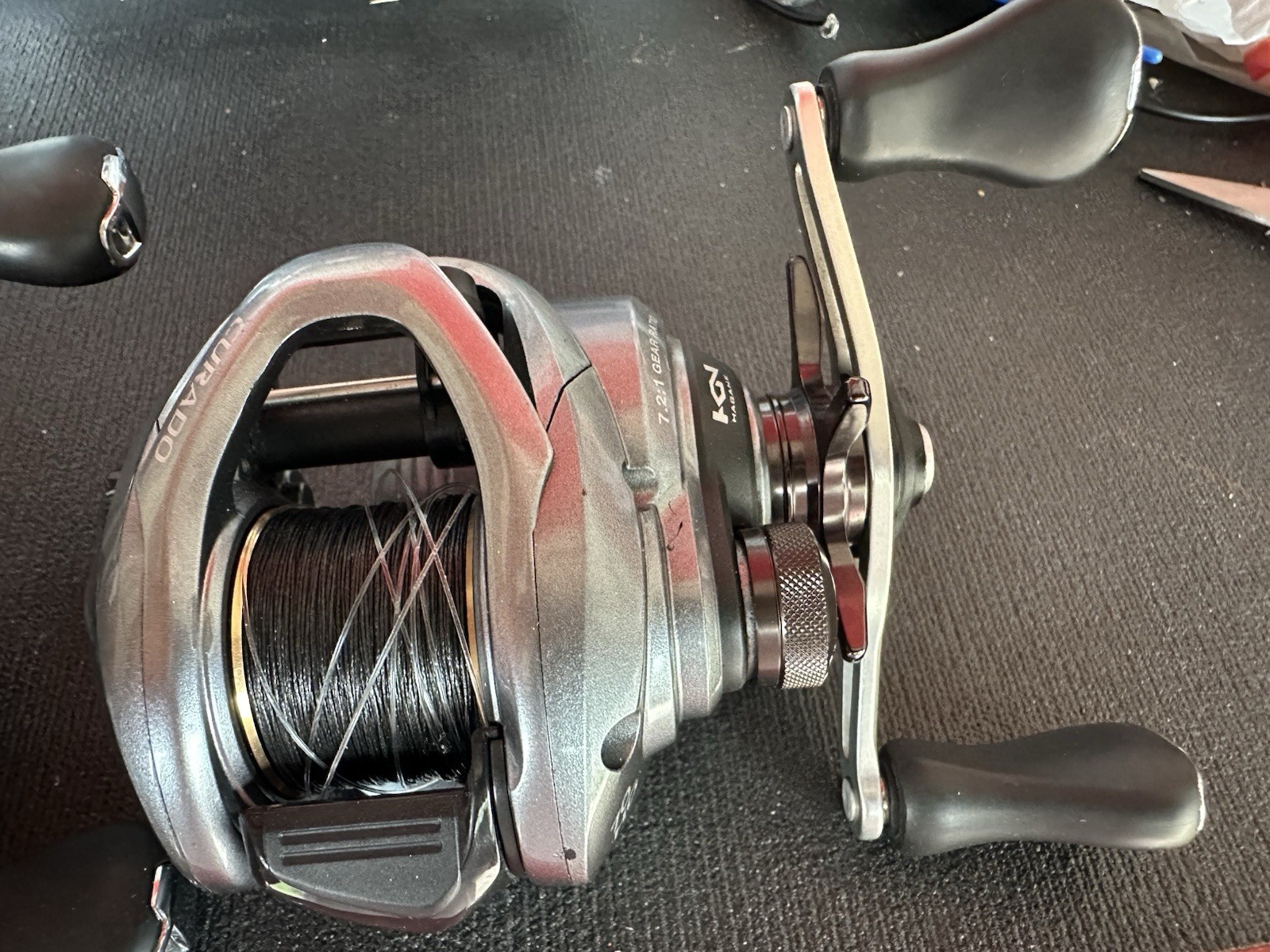 Shimano Curado 70HG Low Profile Baitcast Reels 7.2:1 Right Hand (2)