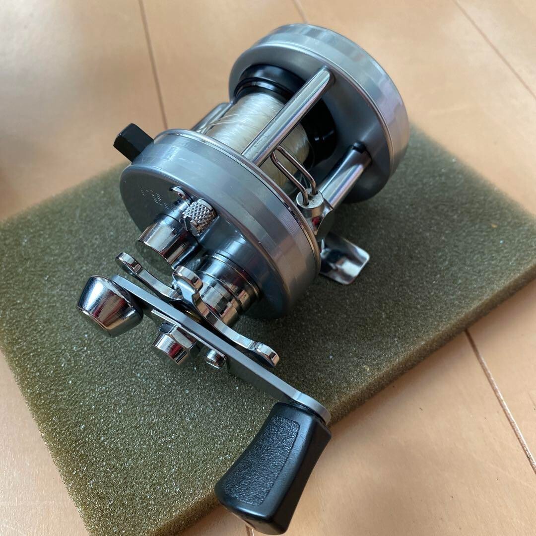 Abu Garcia Ambassador 2500CI Silver Instant Anti-Reverse Used from Japan
