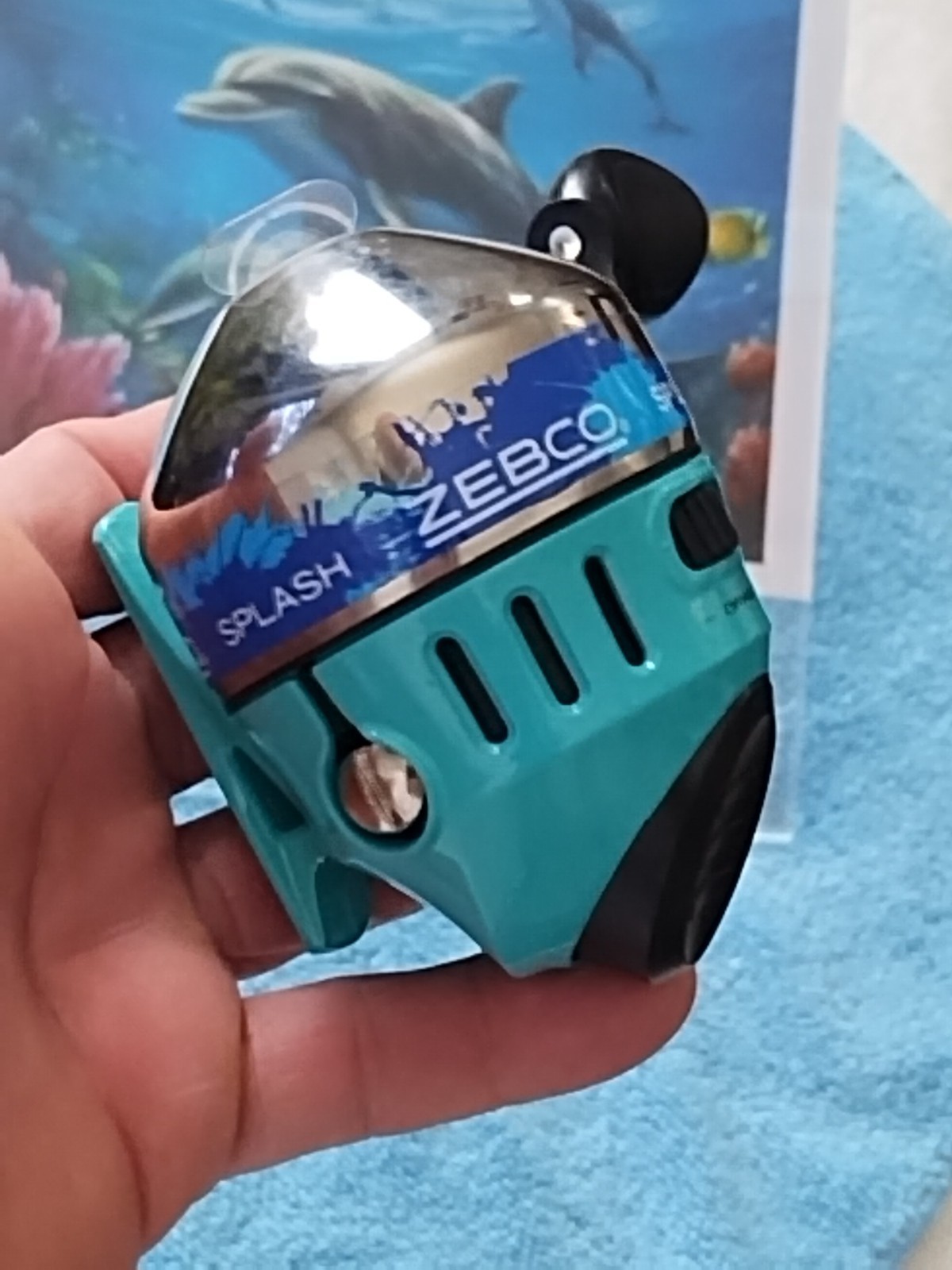 new Zebco Splash Spincast Reel Blue push button 10lb test