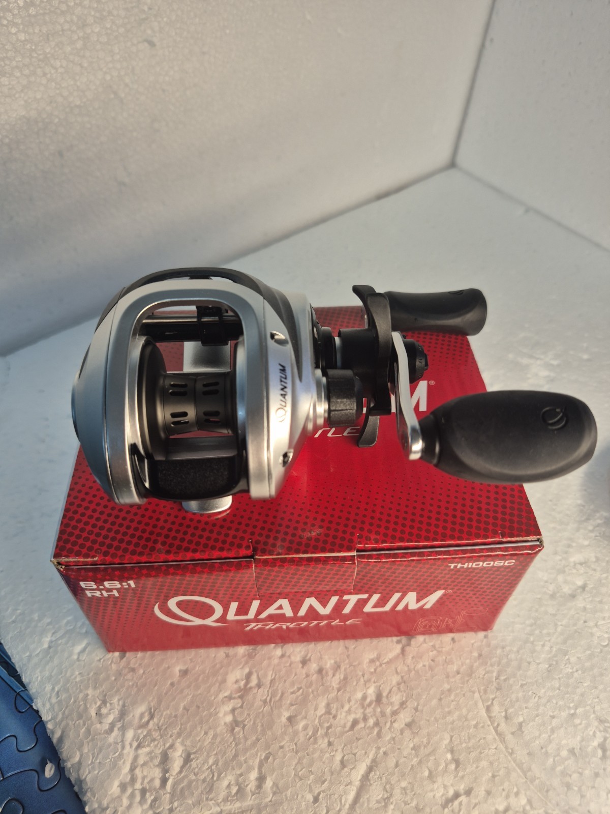*QUANTUM THROTTLE TH100SC 6.6:1 8 BALL BEARING RIGHT HAND BAITCAST REEL
