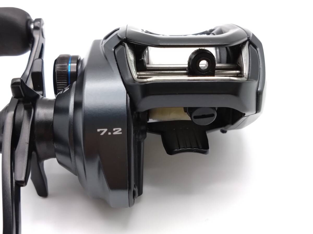 Shimano SLX MGL 70HG Right Handle Fishing Reel 7.2 Gear Ratio