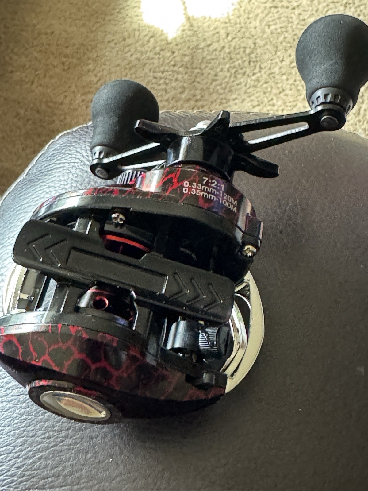 7.2:1 Right-Hand Baitcast Reel Low Profile Star Drag Black/Red/Silver