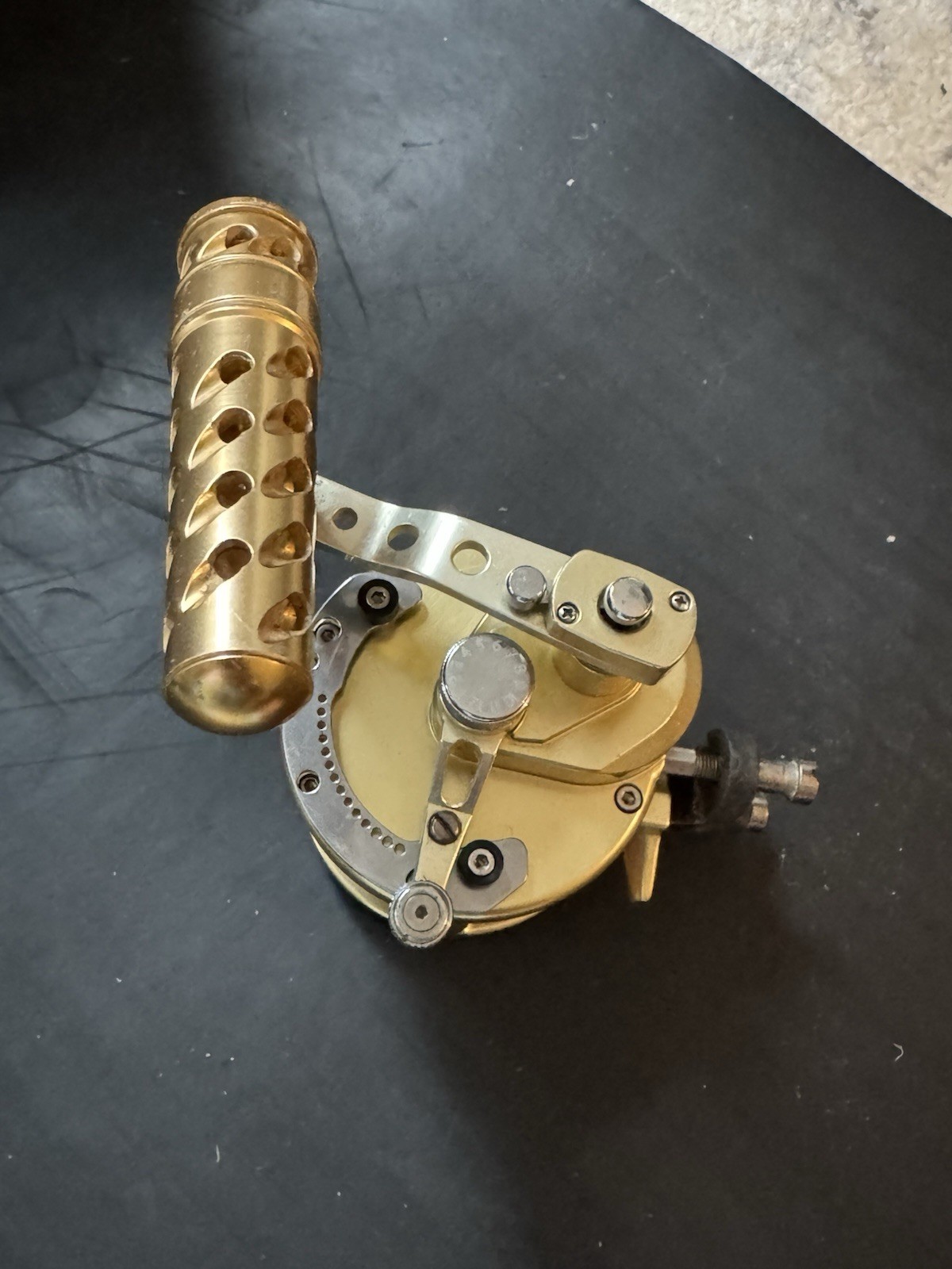 Avet HX 5/2 Two-Speed Lever Drag Trolling Reel Right-Hand Retrieve Gold