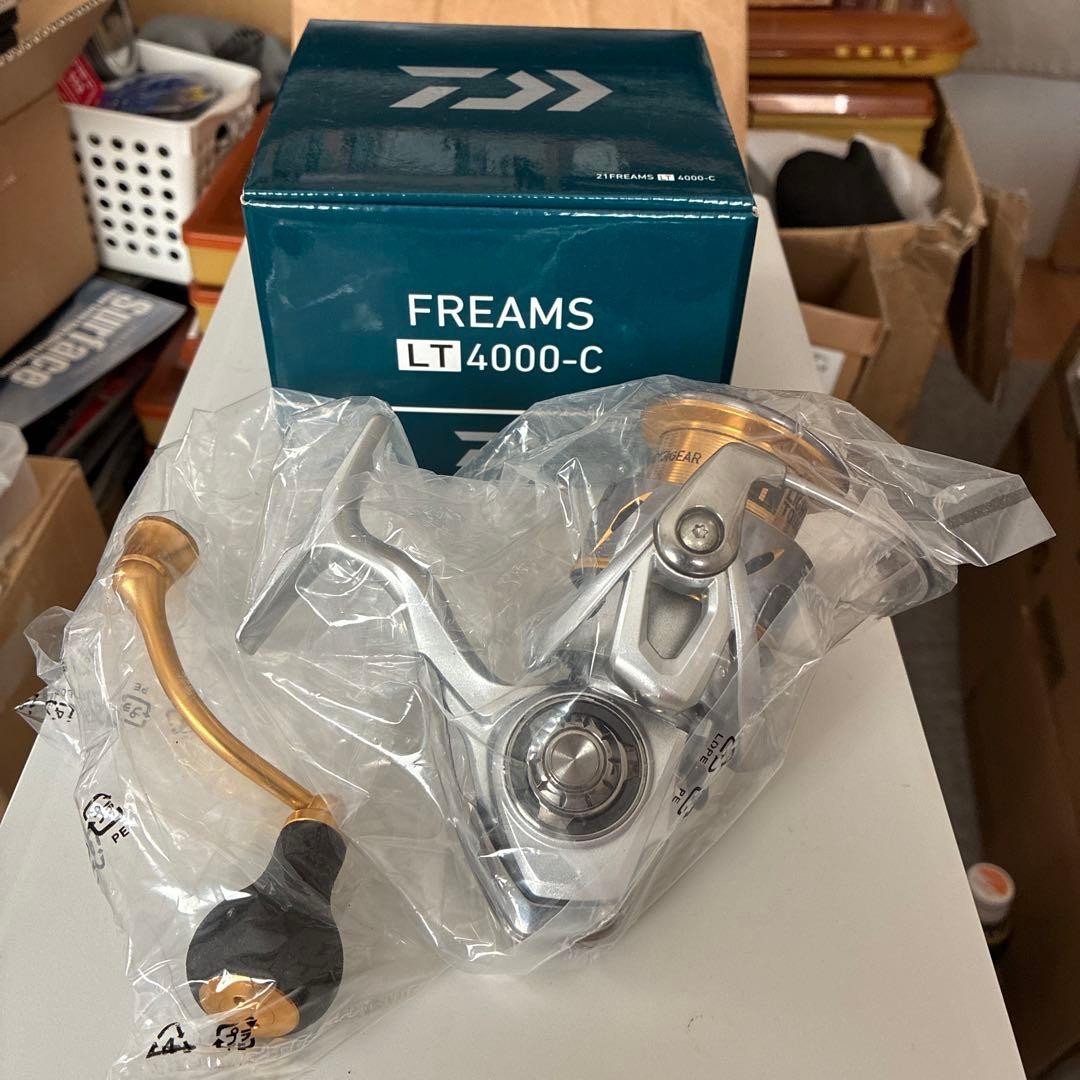 Daiwa 21 Freems LT 4000-C Spinning Reel Carbon Body Light Weight