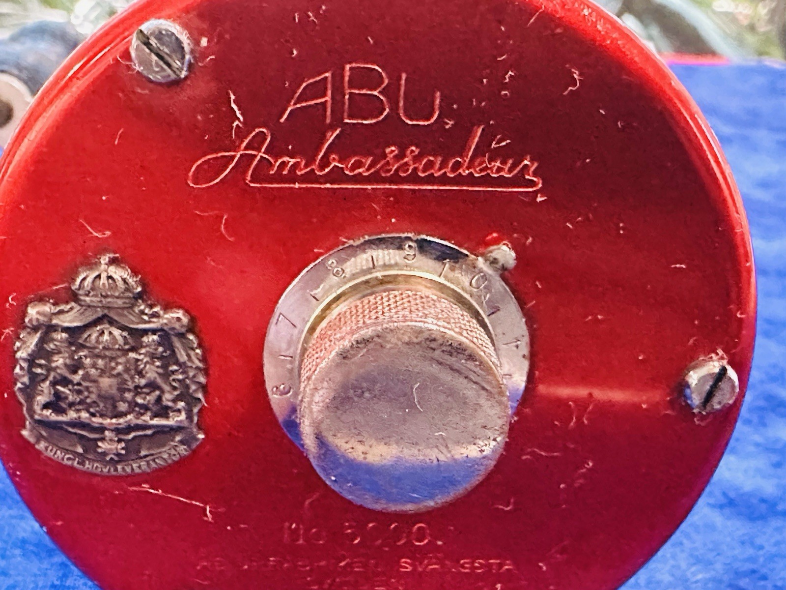 Vintage Red ~ Abu Garcia ~ Ambassador 5000 Baitcasting Reel ~ 4 Screws – Fishing