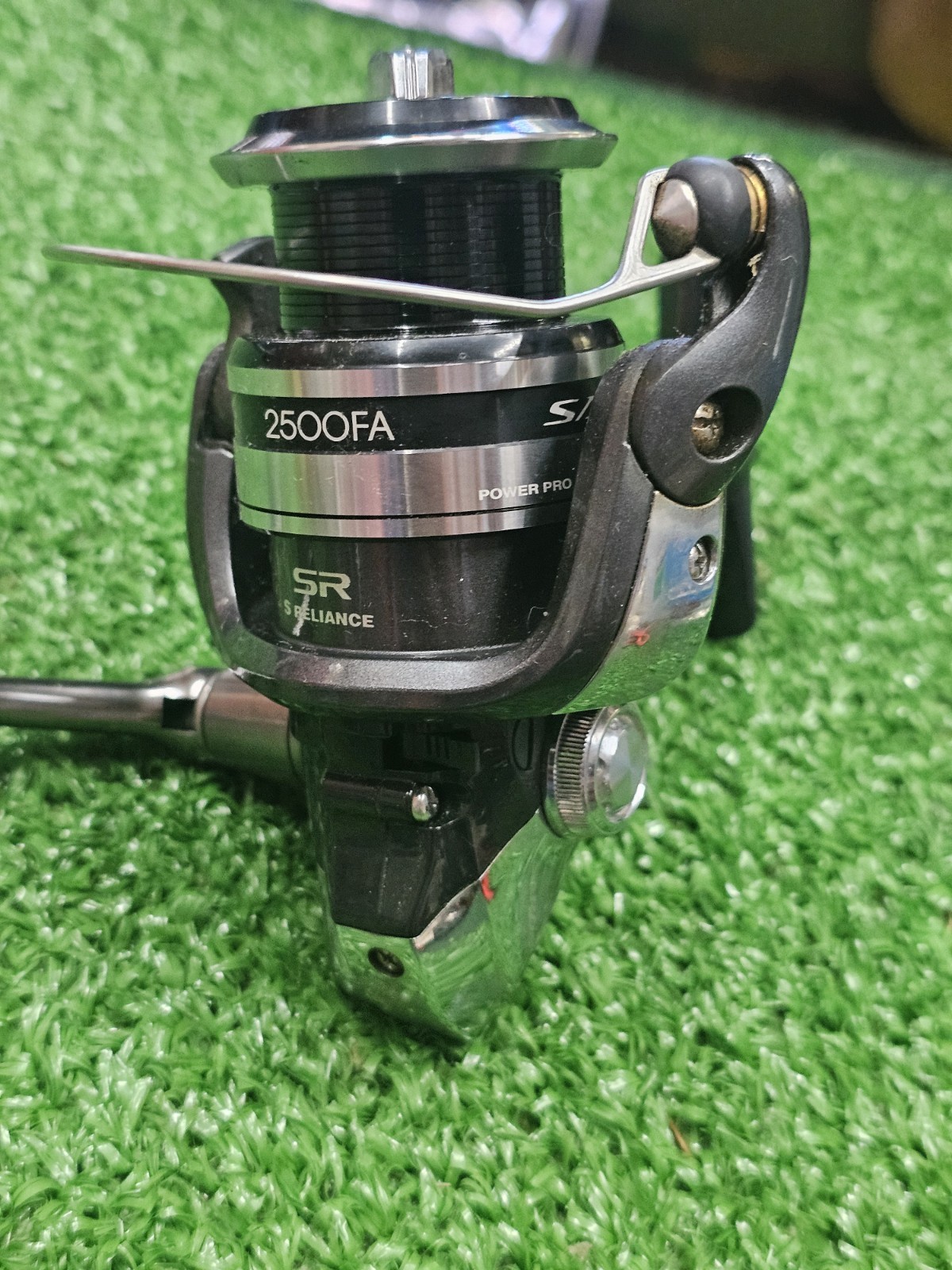 Shimano Saros 2500FA Spinning Reel Malaysia Black Silver Pre-owned.great Cond.