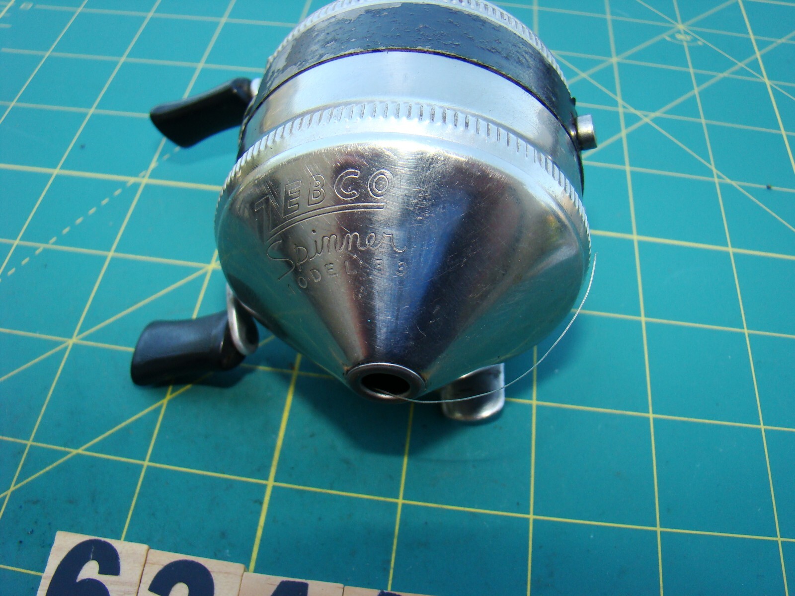 V6245 PR ZEBCO 33 METAL FOOT ONE LARGE RIVET MADE IN USA FISHING REEL