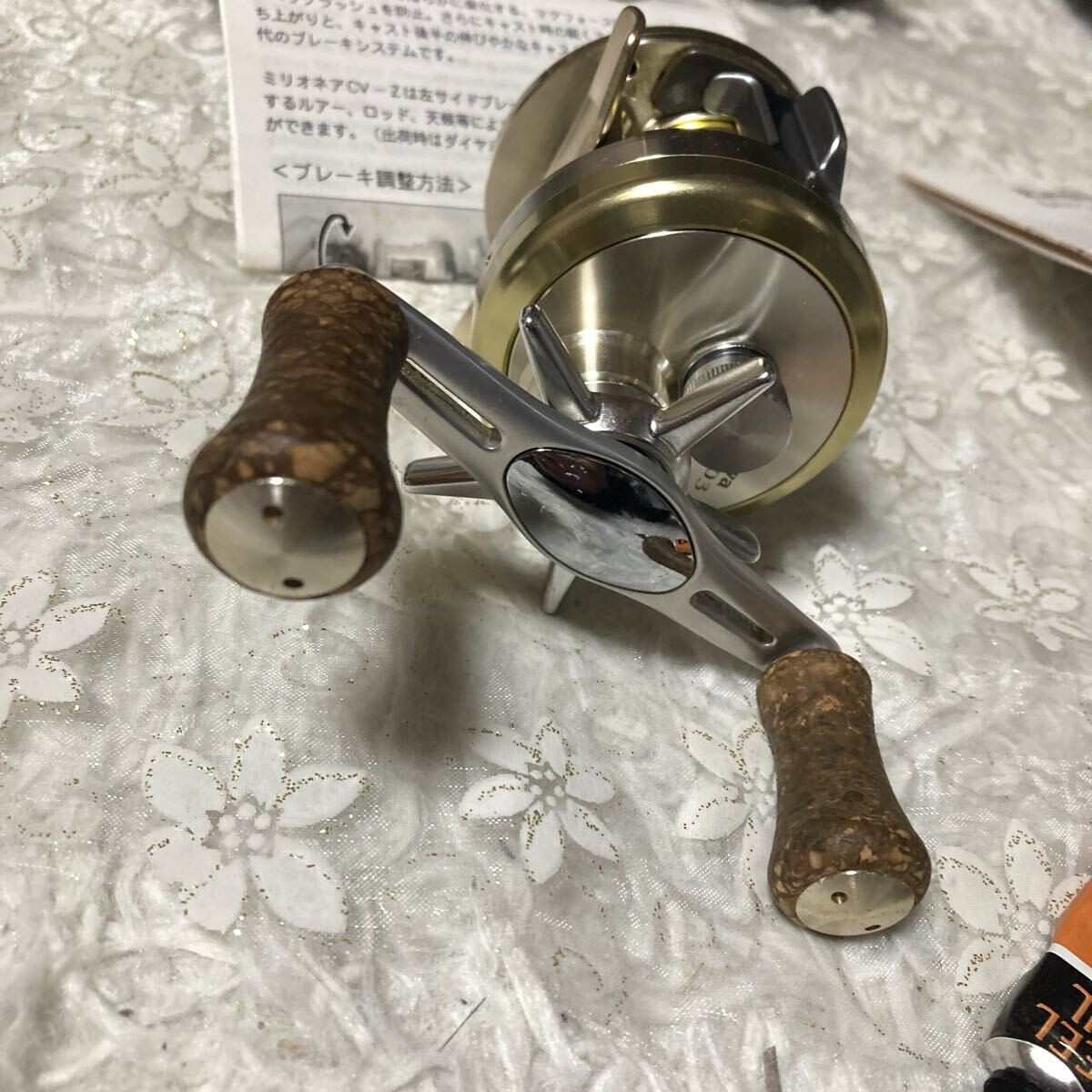 DAIWA Millionaire CV-Z103 Baitcasting Reel with Box & Manual Good Condition
