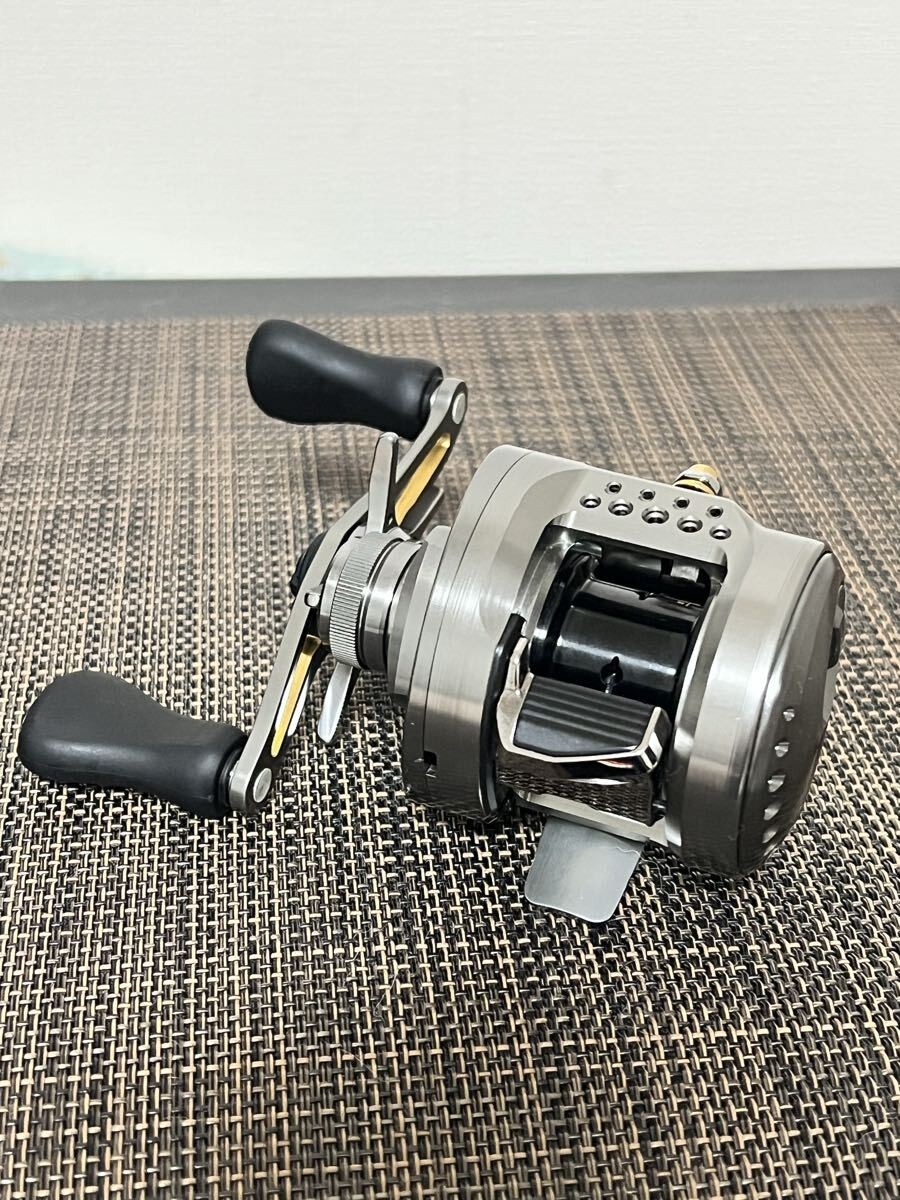 SHIMANO 23 Calcutta Conquest BFS XG Precision Casting Reel Compact Design