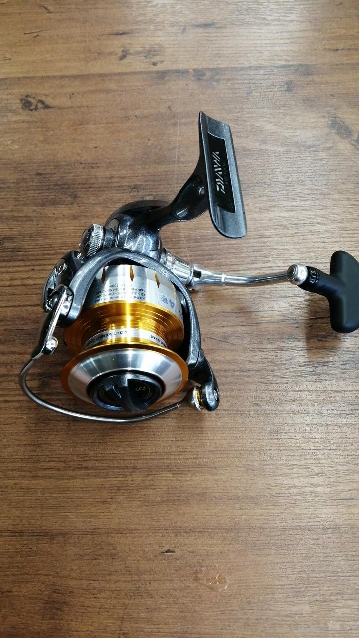 Daiwa Freams 3000 Spinning Reel 4.7 Gear Ratio 7kg Drag 280g Japan