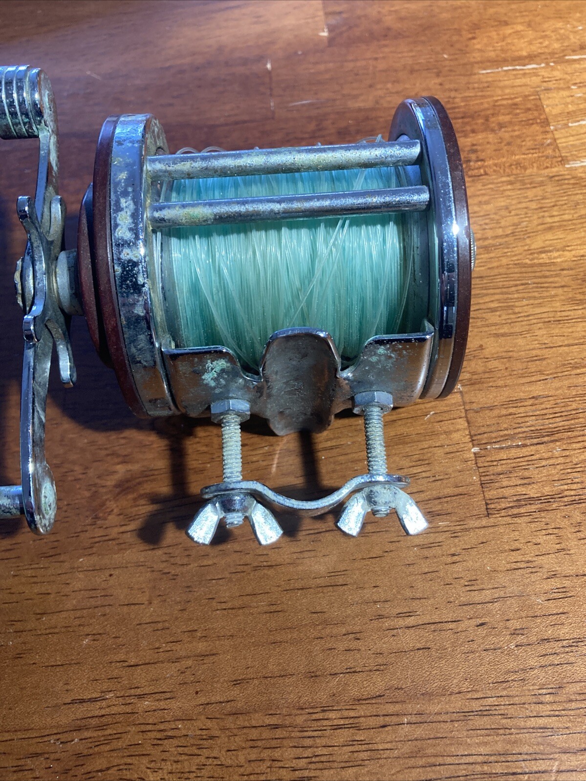 Vintage PENN Jig Master 500 Reel Maroon Case w Light Green Handle