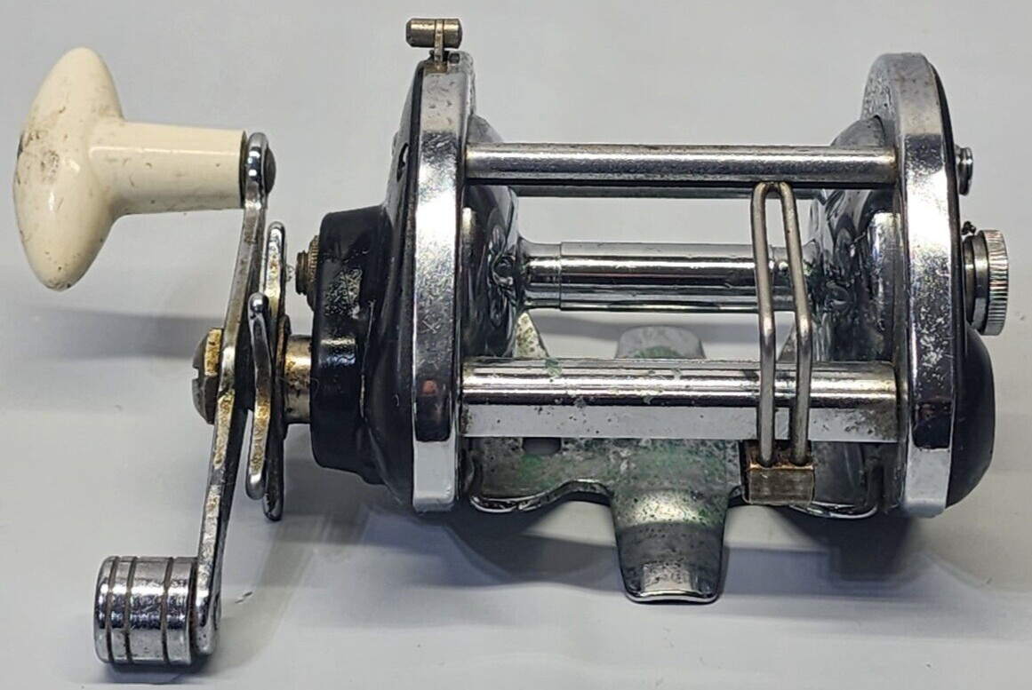 Sears LevelWind 6 41274 6-41274 Saltwater Fishing Reel White Handle Black Body