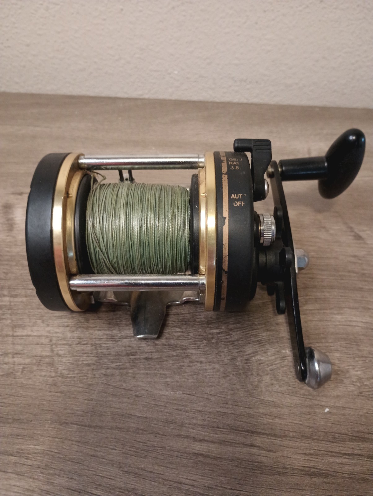 Shakespeare Tidewater TW30L Level Wind Fishing Reel 3.8 Gear Ration 20lb/330yds