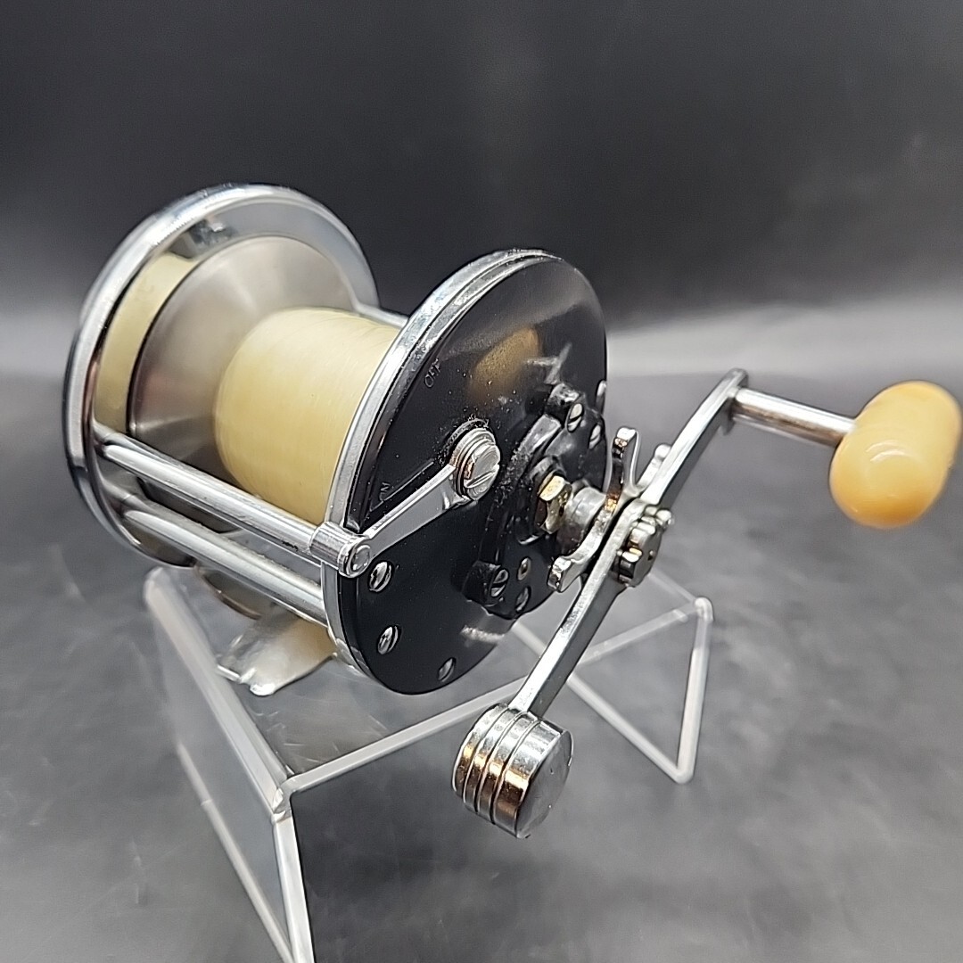 PENN 65 LONG BEACH Reel Cream Bakelite Stainless Spool Ex Working Condition