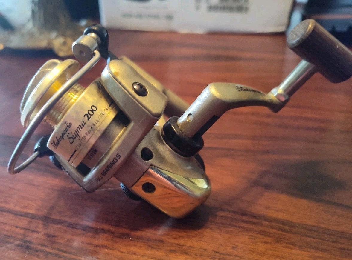 Shakespeare Sigma 200 3 Ball Bearings Ultra Light Spinning Reel Fast Ship!