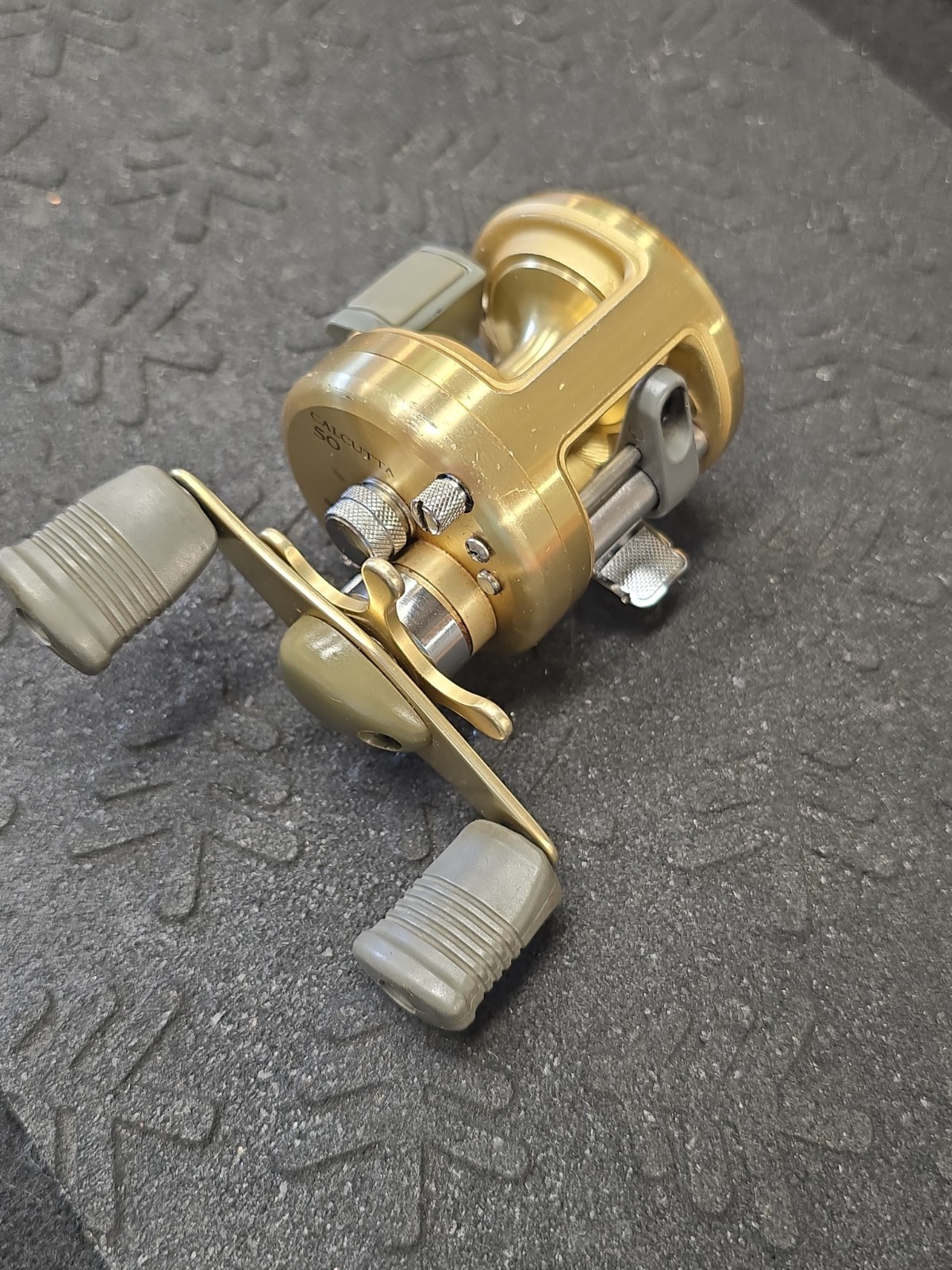 Vintage Shimano Calcutta 50 Gold Round Baitcasting Reel – Made In Japan