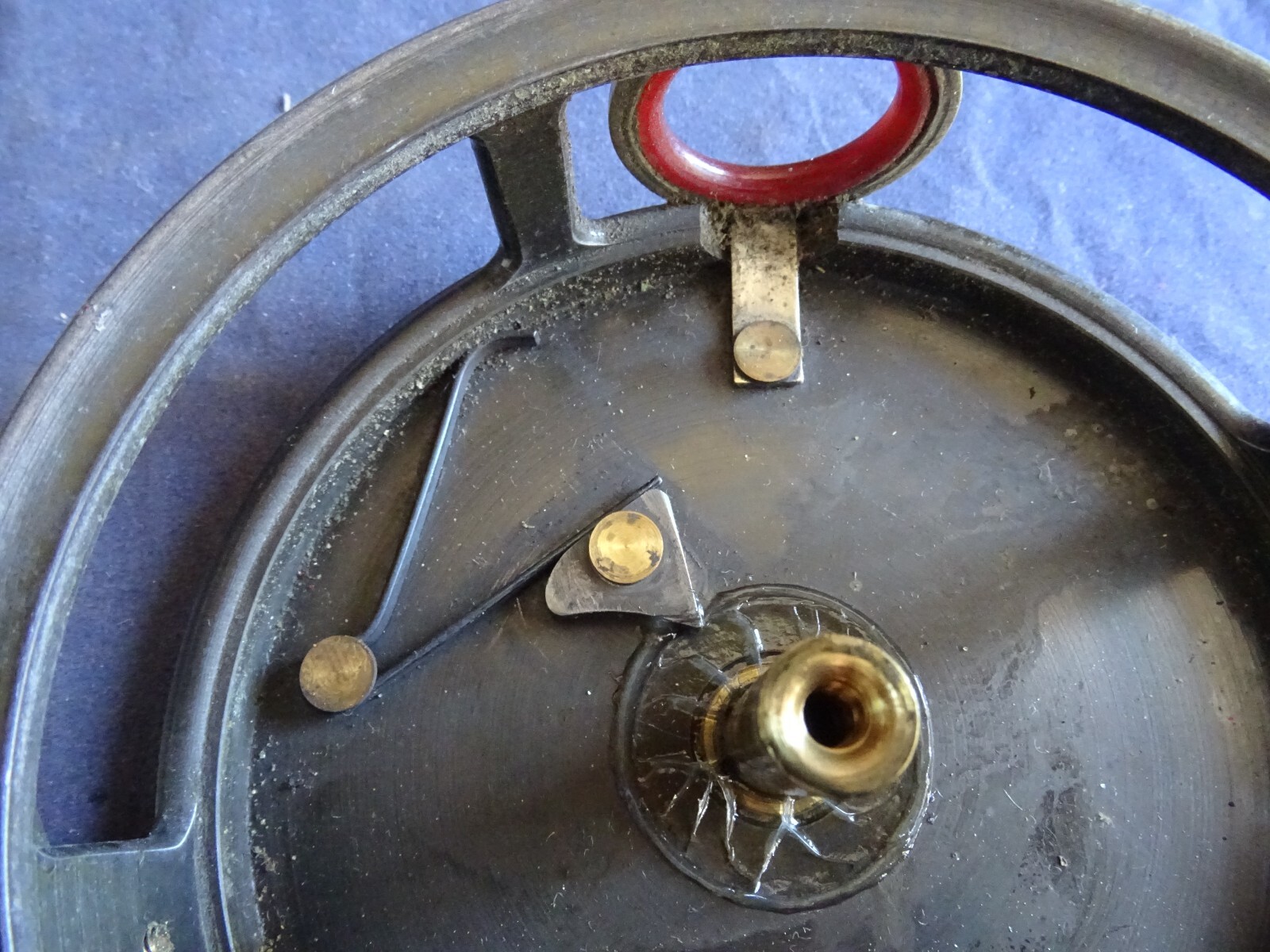 RARE SIZE 4″ MEDIUM WIDTH J W YOUNG PATTERN 1 LIGHT SALMON REEL WITH AGATE GUARD