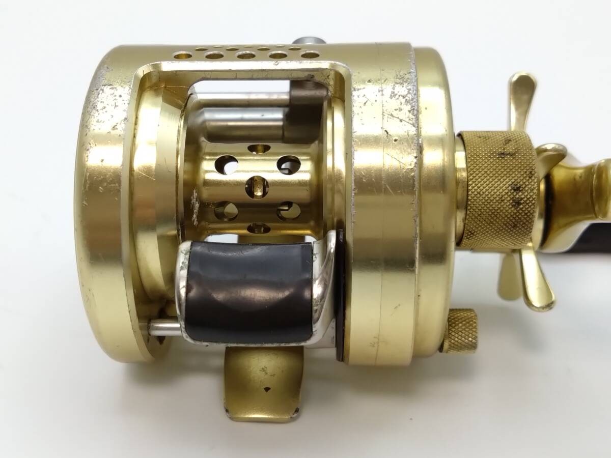 Shimano Calcutta Conquest 100 Right-Hand Baitcasting Fishing Reel