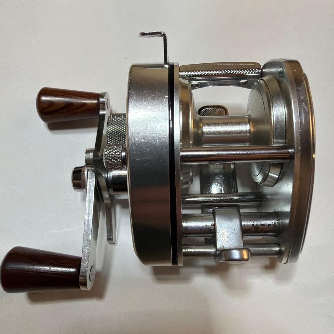 Shimano Bantam 100 Fishing Reel 4.7 Gear Ratio 218g Smooth Operation
