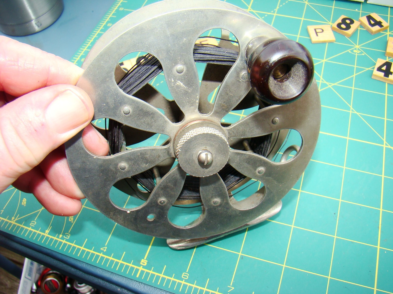 V8500 AF LARGE UNKNOWN UNUSUAL FISHING REEL