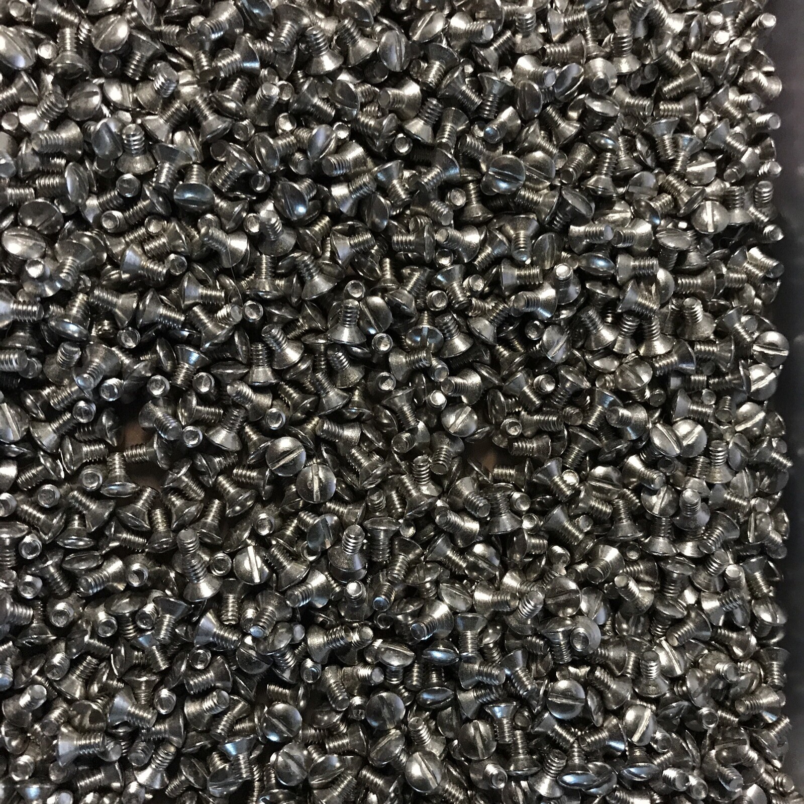 (100) 3/16″ Stainless Steel Oval Head Slotted Drive Machine Screws