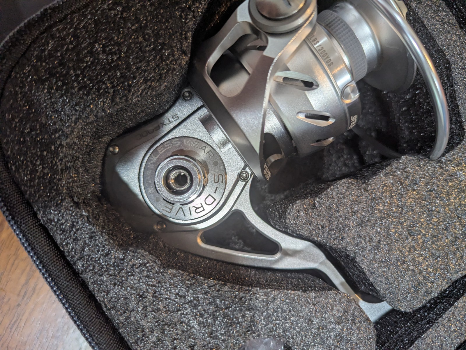 Tsunami SALTX 6000 Spinning Reel 4.7:1 8BB 44lb Drag Silver/Gray Case