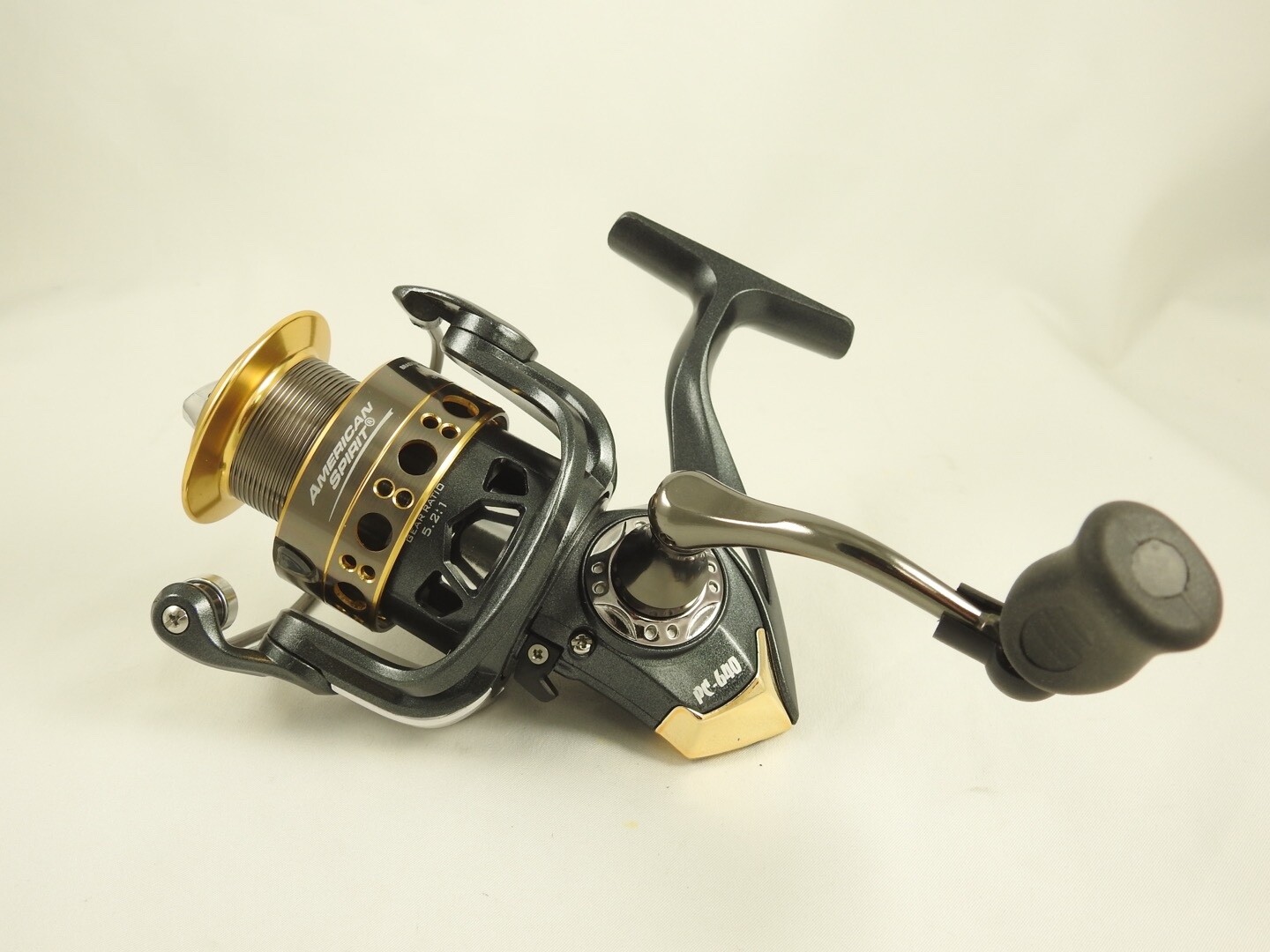 6 BB Series Spinning Reel Size 4000