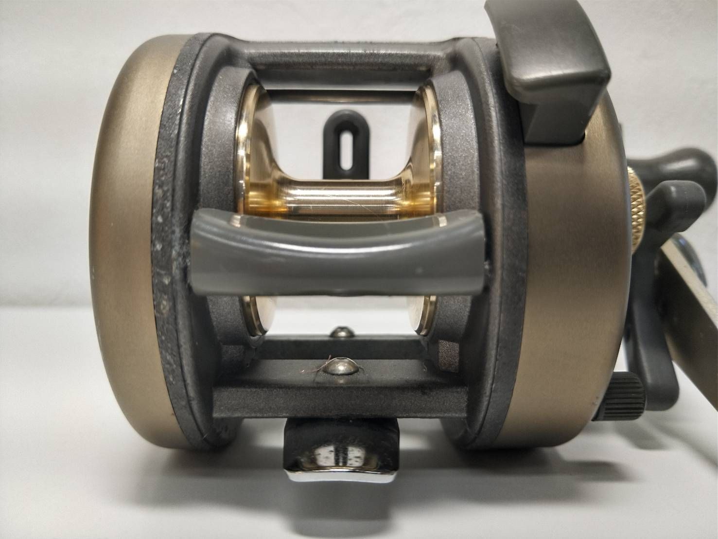 ZEBCO QUANTUM IRON IR3 BASS BAIT REEL (08)