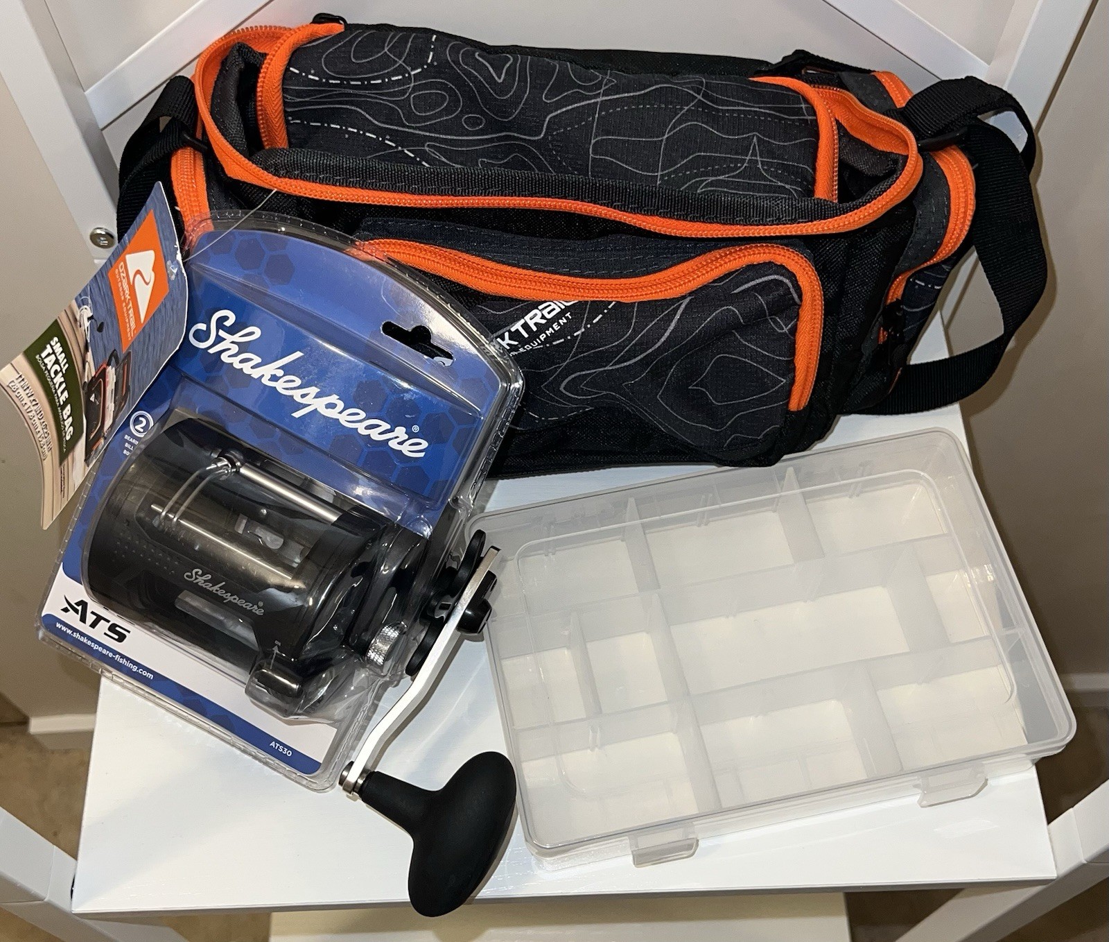 Shakespeare 1366927 ATS30B 2BB Level Wind Trolling Reel With Tackle Bag & Box