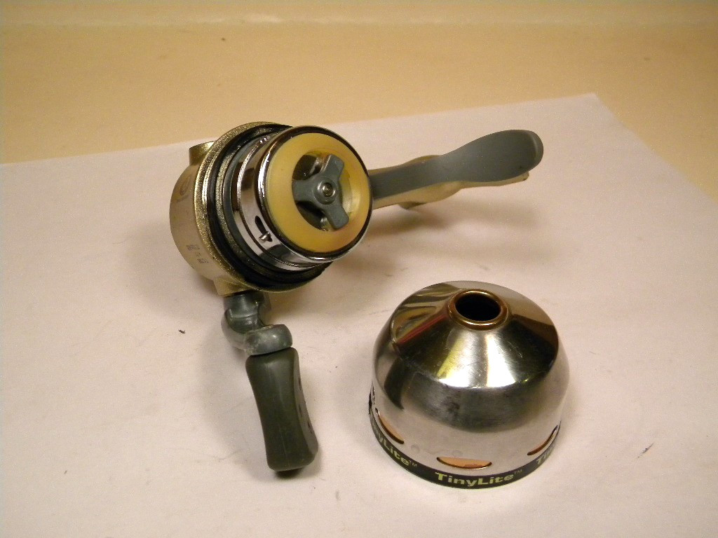 Bass Pro Shops TinyLite TYLTSB Under Spin Ultra light casting reel