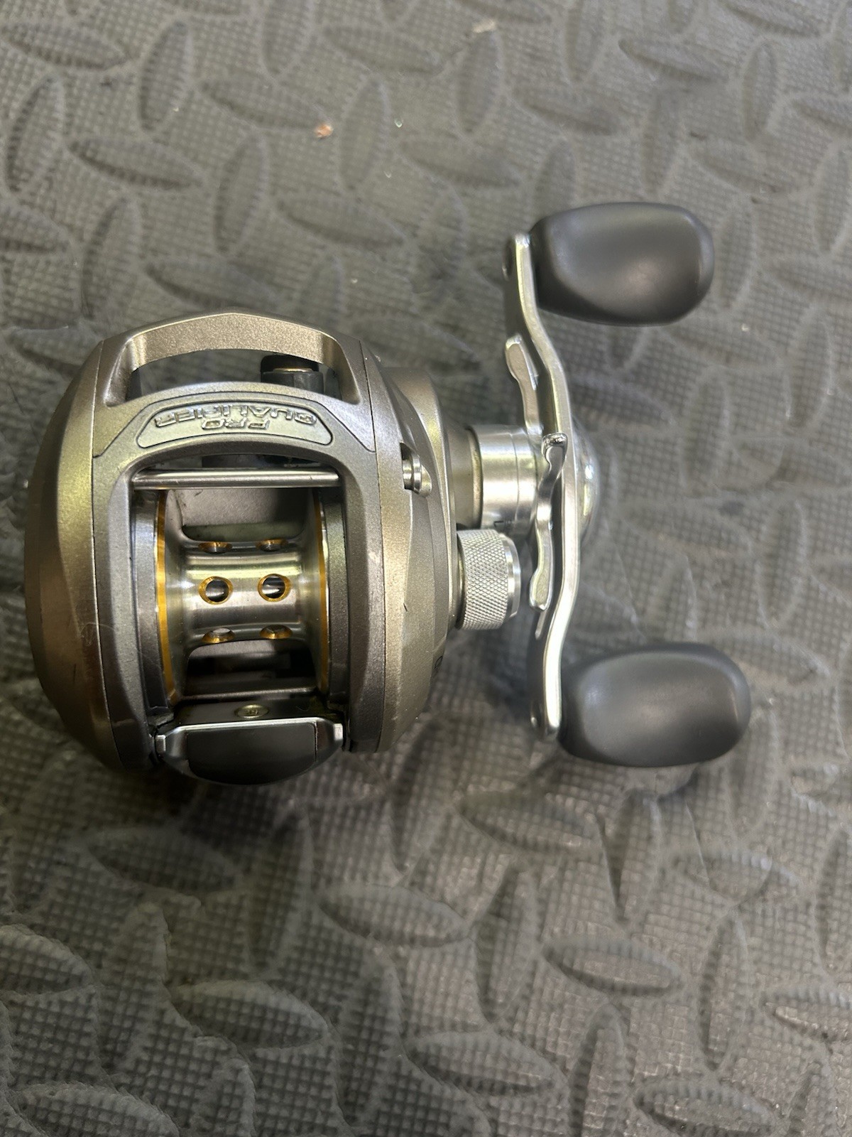 Fishing Reel Right Handed Bait Caster Bass Pro Qualifier Pqx10hd