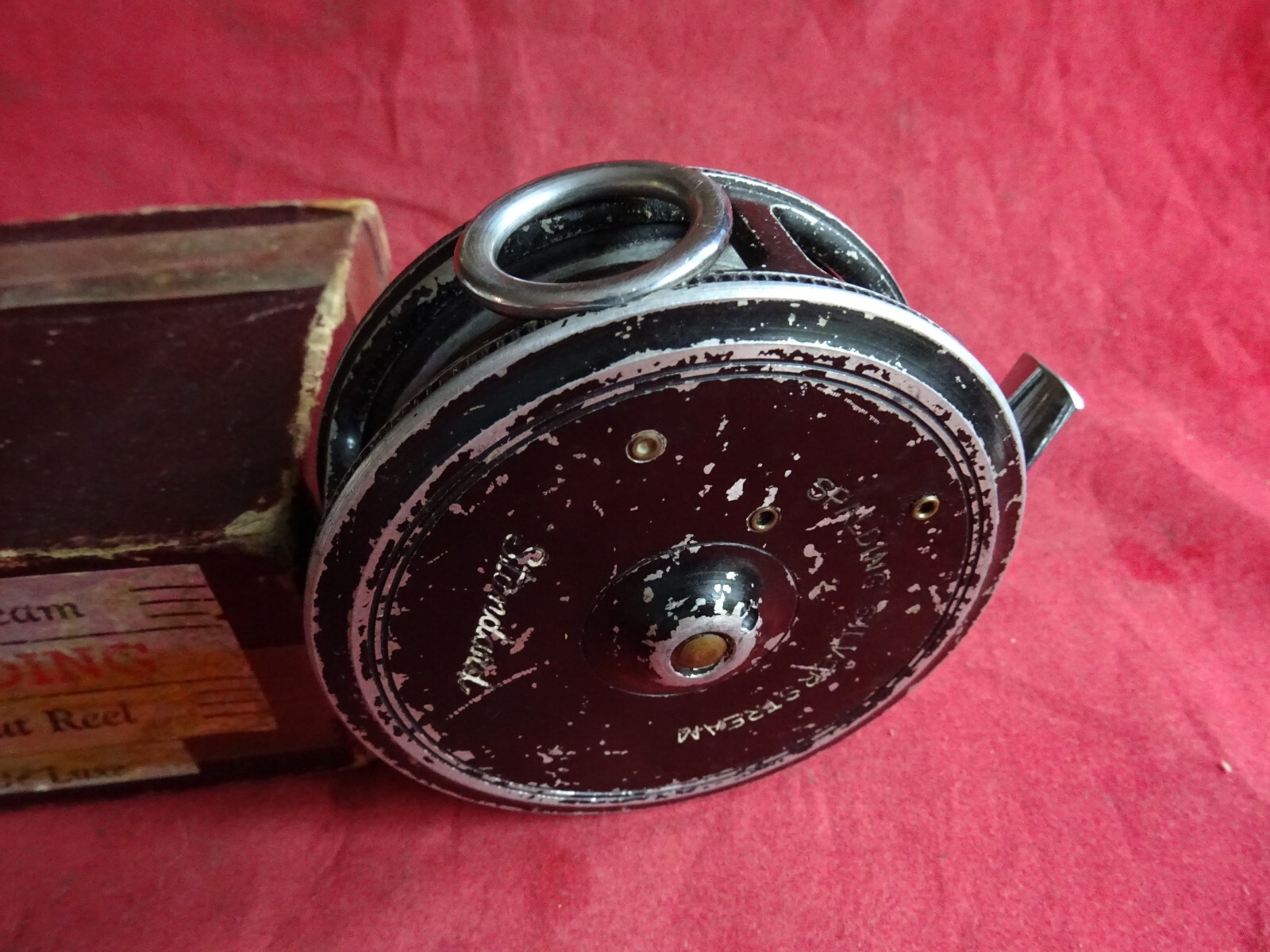 A NICE BOXED USEABLE SPALDING SILVERSTREAM 3 3/8″ TROUT FLY REEL WITH LINE GUARD