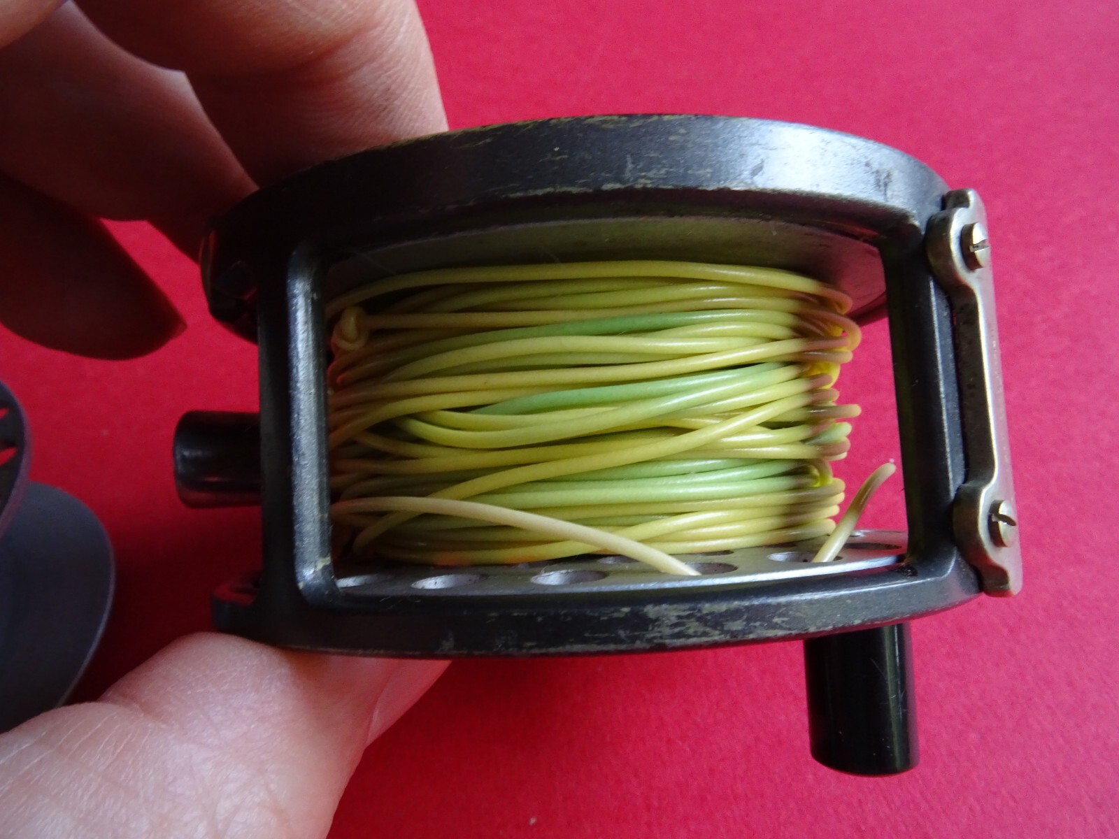 A GOOD USED VINTAGE HARDY 3 3/8″ ZENITH WIDE DRUM FLY REEL + SPARE SPOOL