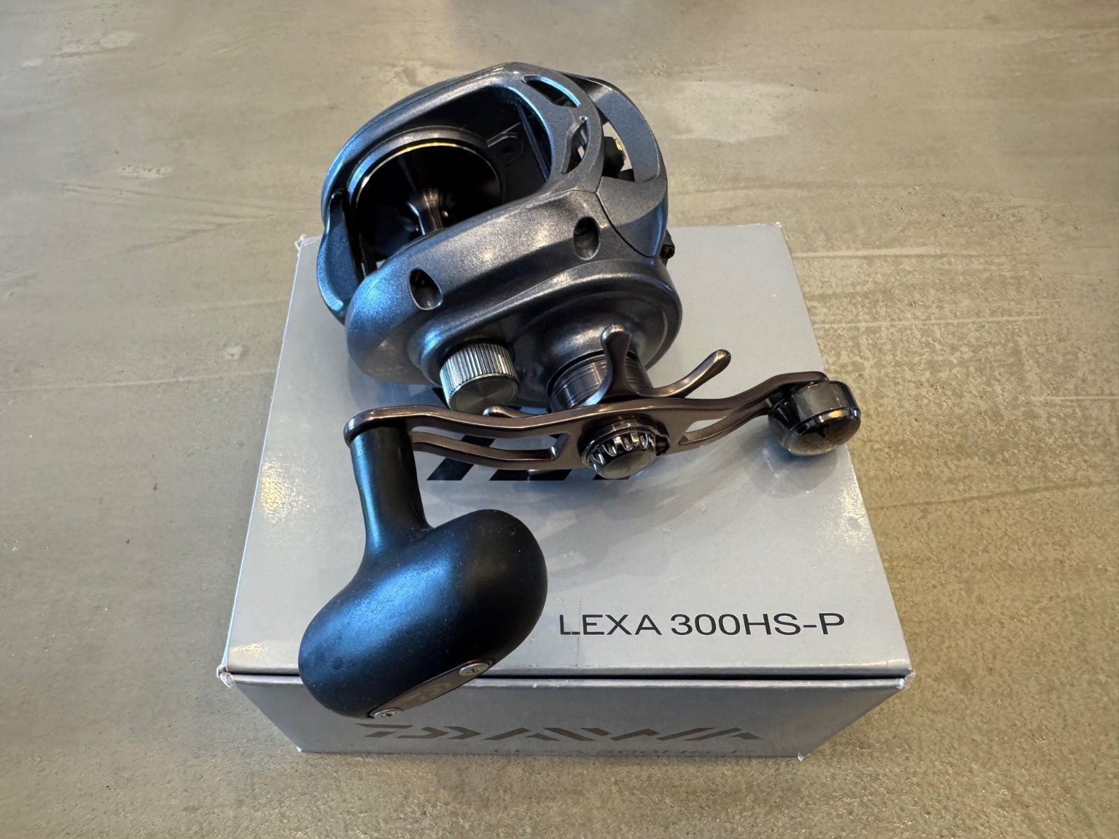 Daiwa LEXA 300HS-P USA Spinning Reel 7.1:1 gear 320g used