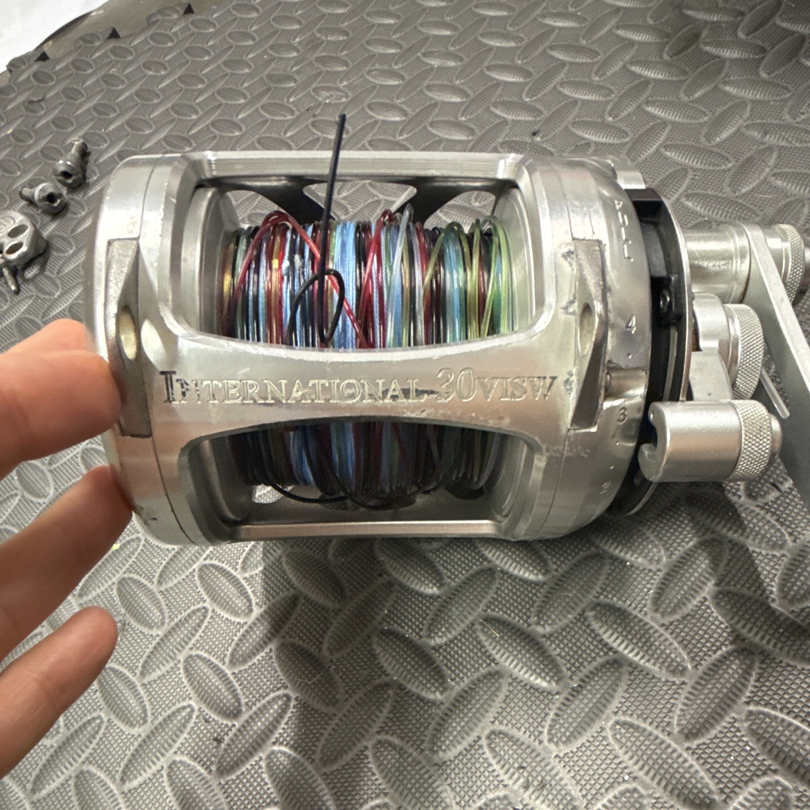 PENN International 30VISW Lever Drag Trolling Reel Size 30 Silver Right 4.0:1