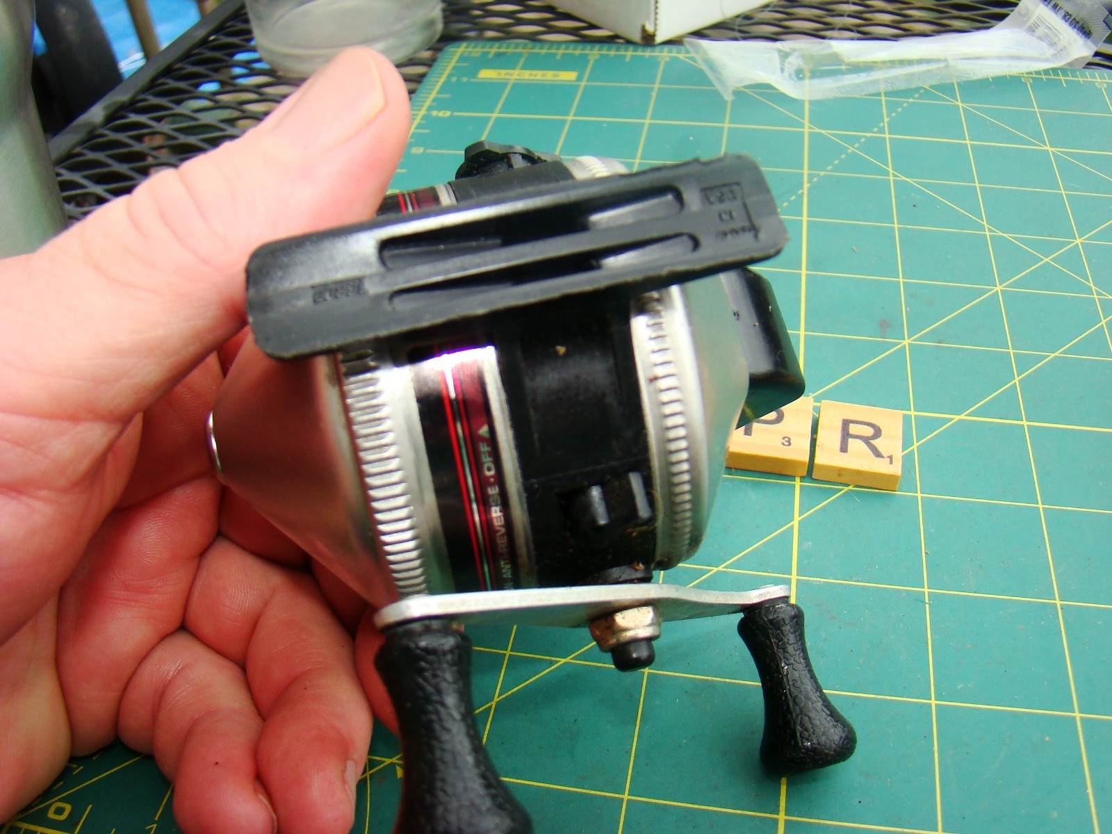 W2133 PR ZEBCO 33 MADE IN USA MAROON STRIPE SPINCAST FISHING REEL